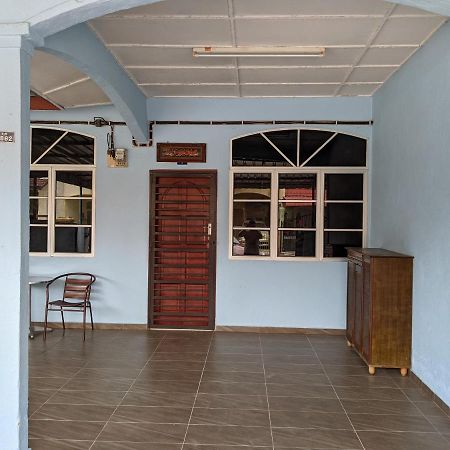 Aryani Homestay Kampong Kelemak Exterior foto